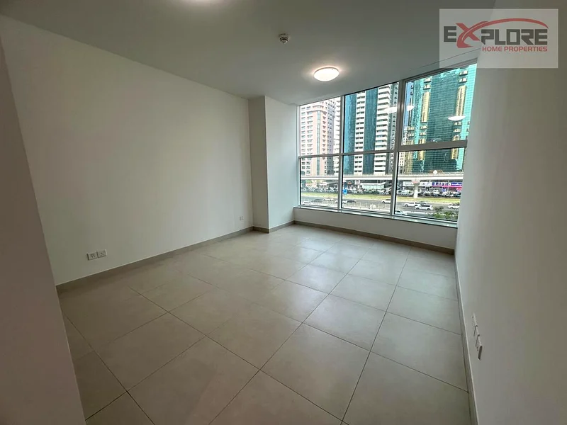 موقع متميز | شقة فارغة | شقة |63745274837891111
