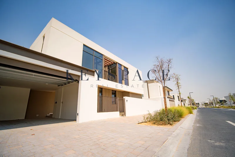 4BR VILLA l UNFURNISHED l NEAR TO PARK l FAMILY FRIENDLY COMMUNITY63612102269697111