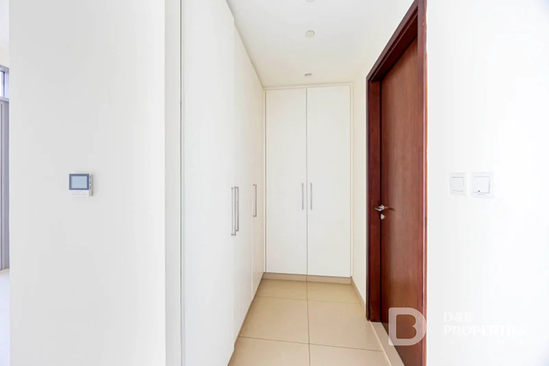 Spacious Unit | Bright | Next to Park63754624705795114