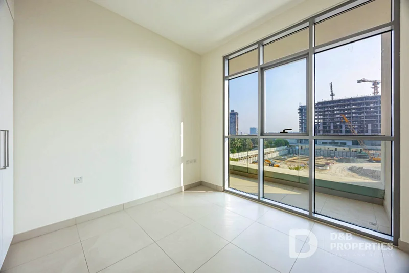 Spacious Unit | Bright | Next to Park63754624705795111