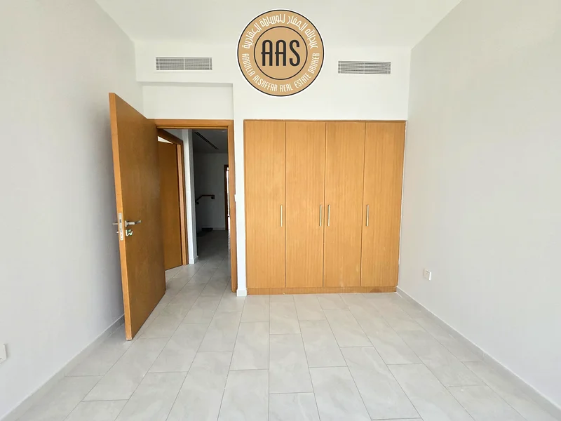 وحدة زاوية نهاية 4 غرف نوم + فيلا خادمة صفقة جيدة 210 ألف63736339457153114