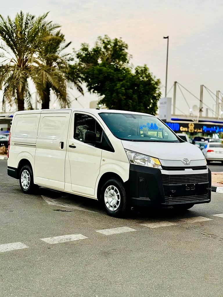 TOYOTA HIACE CARGO V6 3.5 AT 2023 NEW CAR 0KM63612449033089111
