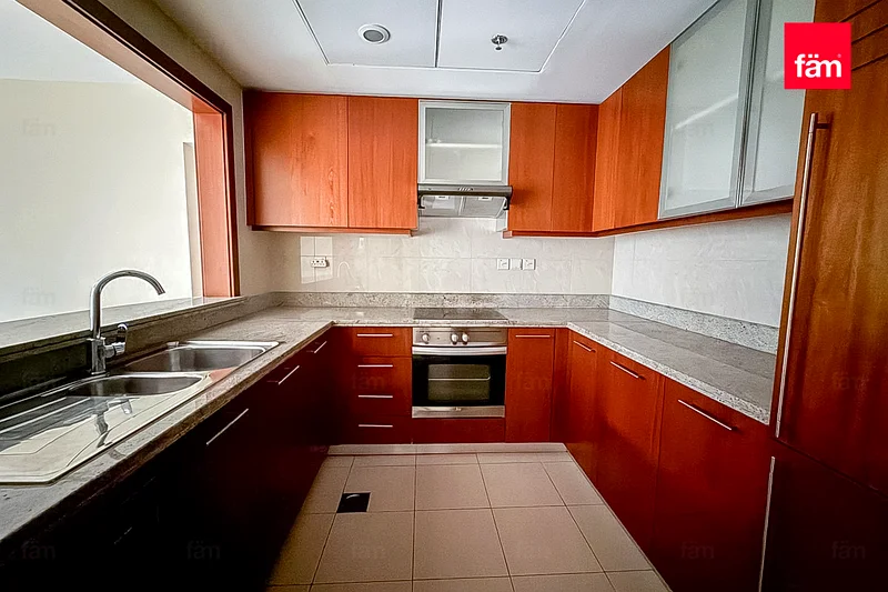 | 1 Bedroom + Study | Unfurnished | Bright |63770231720578112