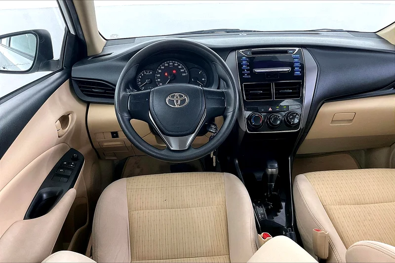 2022 Toyota Yaris SE / E  • Big Price Drop • 42938063613132212738113