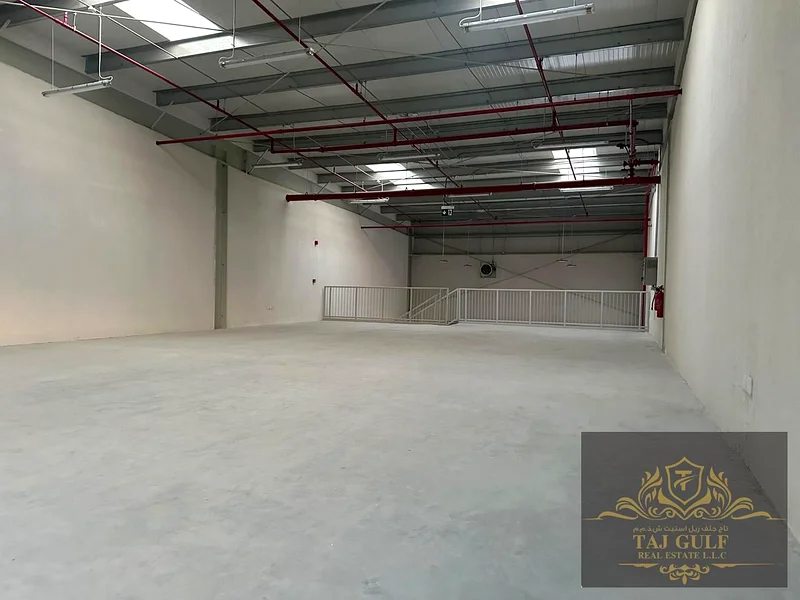 4092.65 قدم مربع - جديد بالكامل | موقع متميز | مستودع للإيجار في القصيص63615872928641113