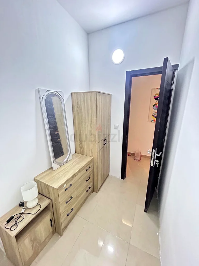 غرفة واسعة للإيجار في خليج الأعمال63797699593346110