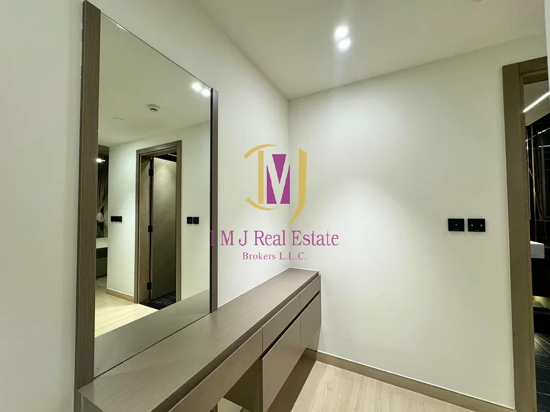 شقة جديدة بالكامل مكونة من 3 غرف نوم + خادمة | مؤثثة بالكامل | شاغرة63782619990786113