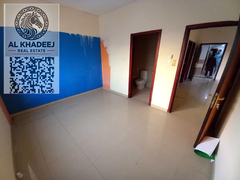 غرفة كبيرة وصالة مع شرفة في منطقة الروضة 2، بجانب جميع الخدمات، وسهولة الوصول إلى دبي والشارقة63722901747457113