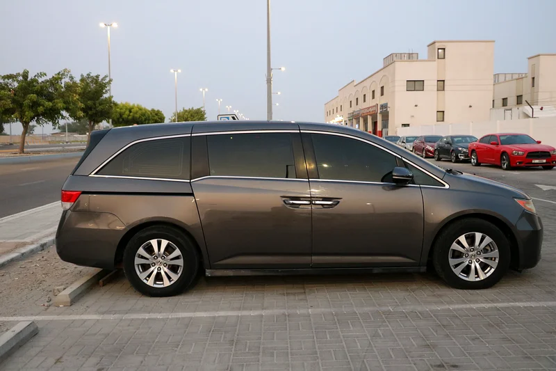 Honda Odyssey 9 seats 2014GCC63612063113089114