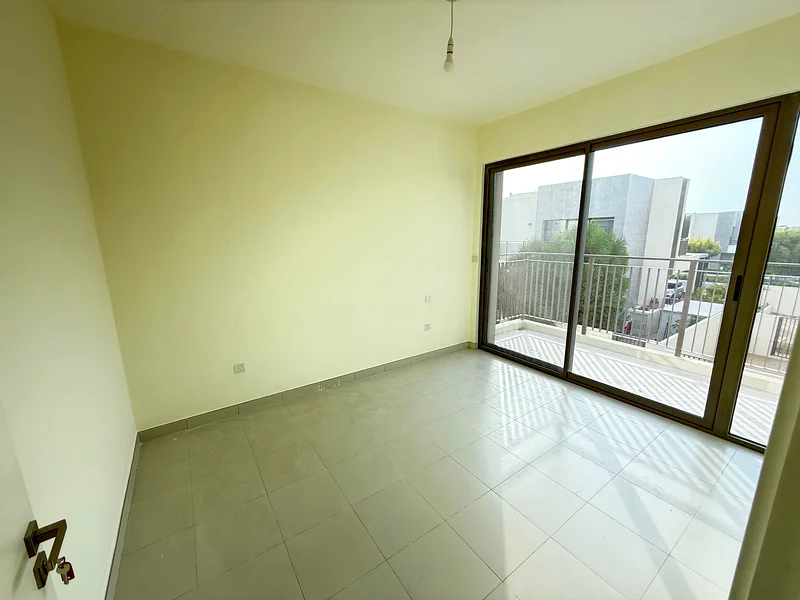 حديقة ضخمة | فيلا من 4 غرف نوم للإيجار | دبي جنوب | عرض خاص63612099504515113