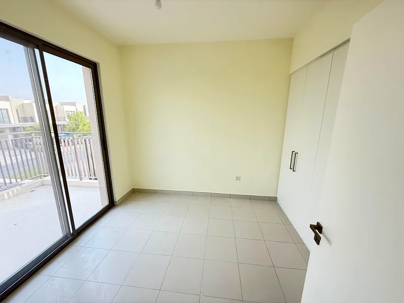 حديقة ضخمة | فيلا من 4 غرف نوم للإيجار | دبي جنوب | عرض خاص63612099504515112