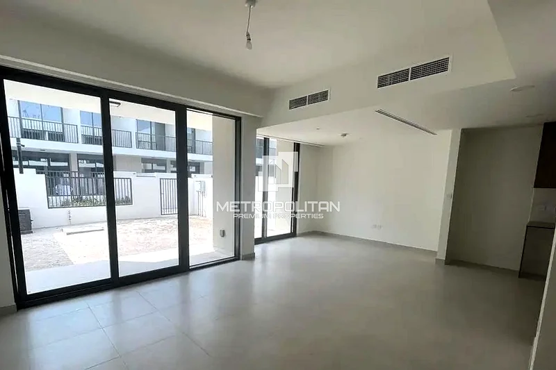 جديد بالكامل | جاهز للانتقال | تخطيط واسع63737083479809110