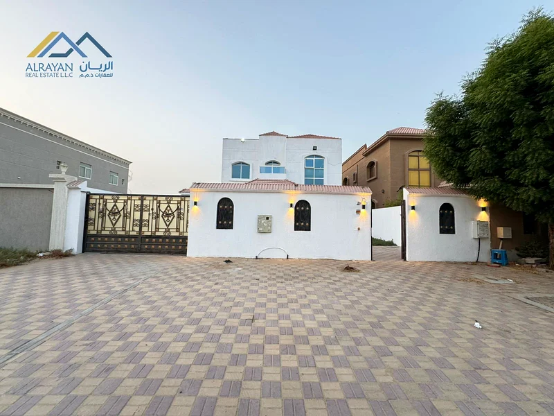 فيلا جميلة ومفروشة بالكامل بسعر معقول للبيع السريع63868632265858111