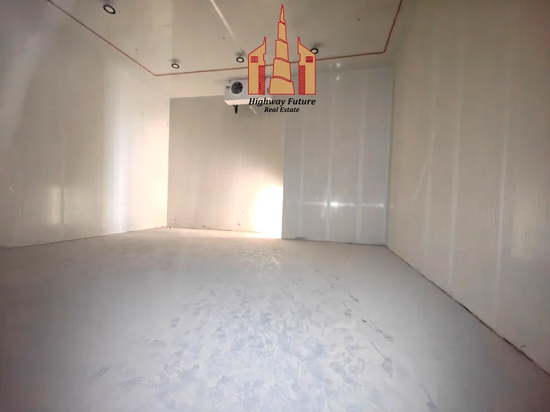 مستودع جديد بالكامل مع ثلاجة جاهز للانتقال في موقع متميز63622899825282114
