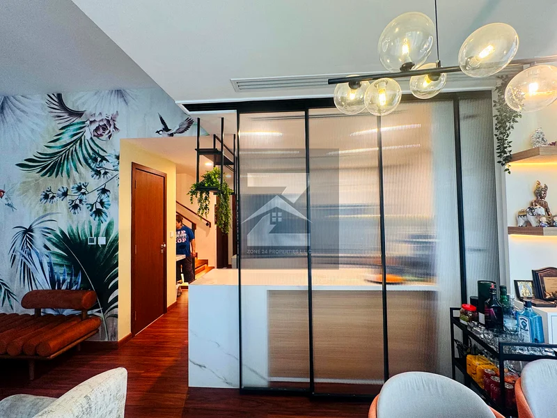 Single-Row & Corner | Highly Upgraded & Beautifully Landscaped Garden | Available 20 Sep63735762425858112