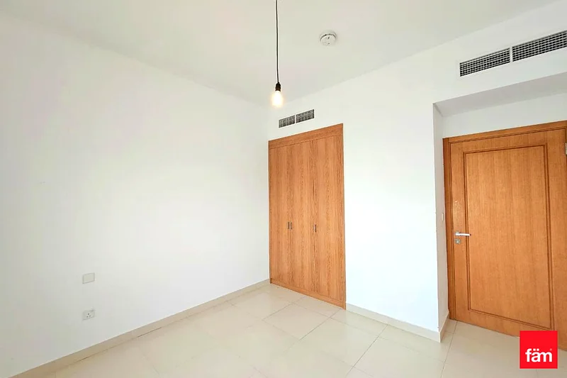 شاغرة | غرفة خادمة | بالقرب من الحديقة63725465180929113