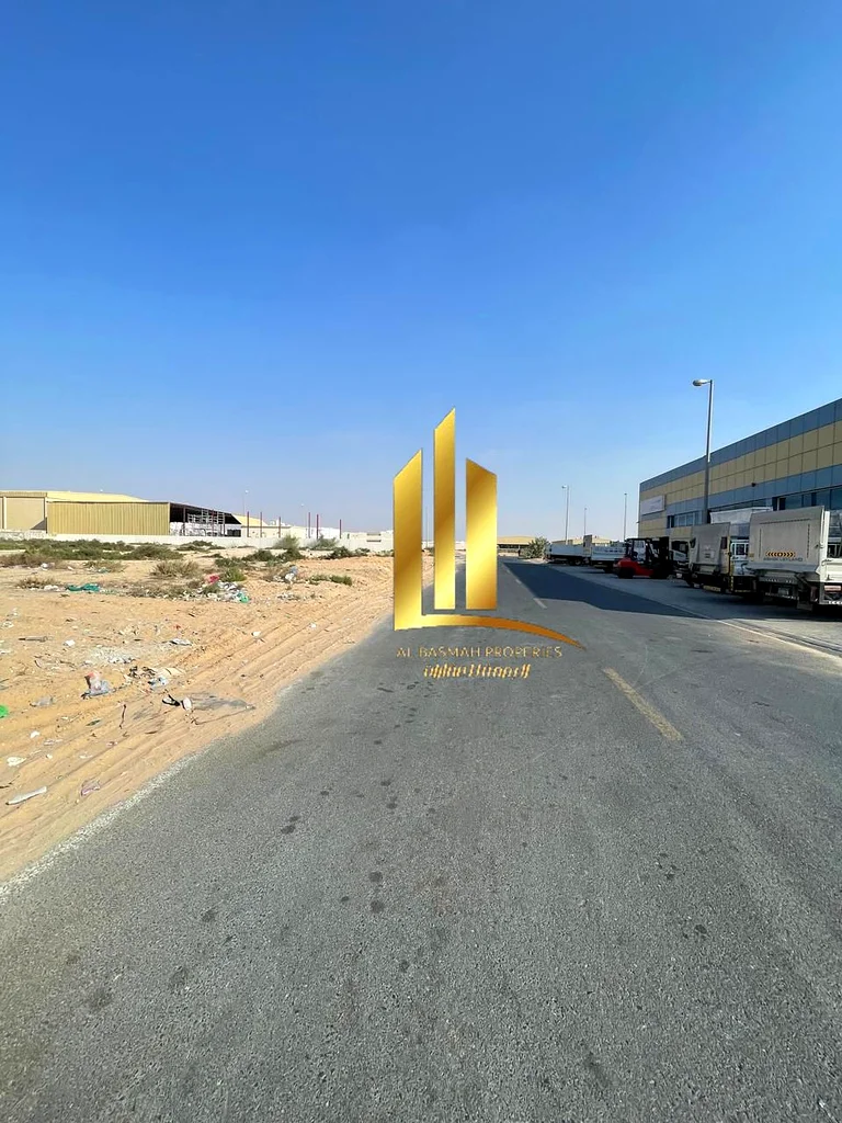 أرض صناعية جاهزة مع دفع جميع المصروفات لبناء المحلات في مدينة السجع الصناعية. تملكها جميع الجنسيات، وبمساحة خاصة جدًا ورقم 63818610174977113
