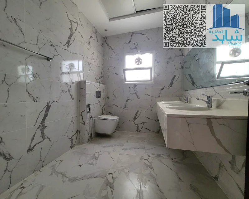 فيلا فاخرة جديدة مكونة من 5 غرف نوم للإيجار | تصميم عصري وموقع متميز63723652818690114