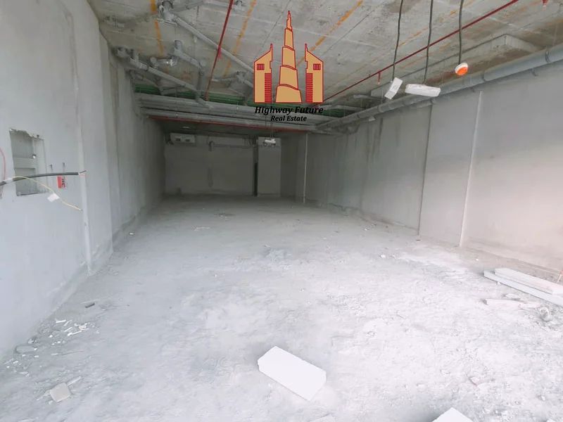 محل تجاري جديد كبير على الطريق الرئيسي جاهز للانتقال63622899801091112