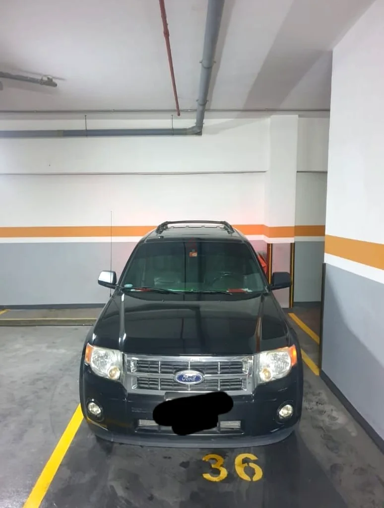 Ford Escape, first owner, top of the range63612083521538114