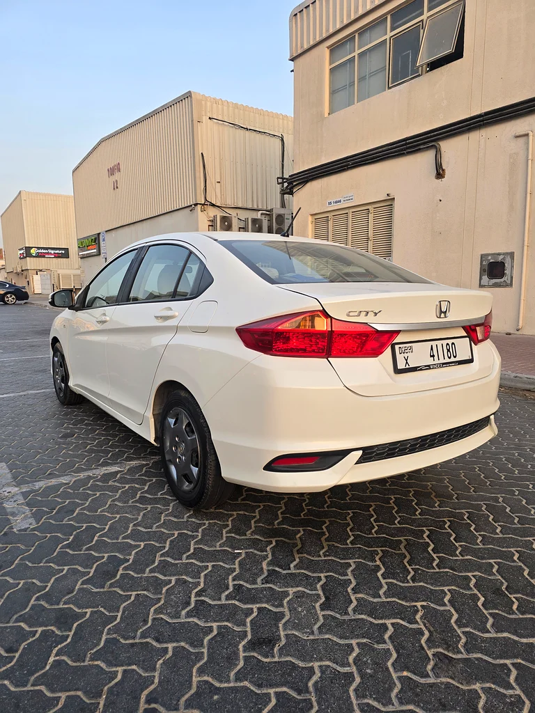Honda city model 2018 km 122000 GCC space fast owner cruiser control63612063272706112