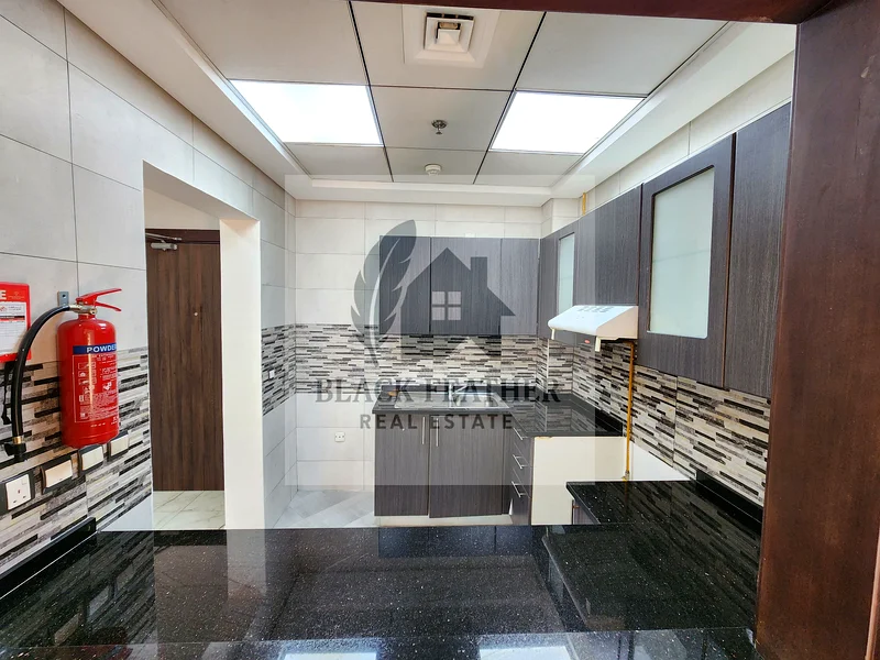 مطبخ مغلق // شقة كبيرة بغرفة نوم واحدة مع شرفة // بالقرب من المترو في الفرجان63761924104067112