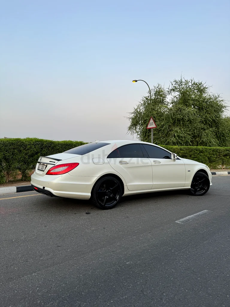 مرسيدس بنز CLS350 - خيار كامل - حالة ممتازة - إصدار أسود63613737801603111