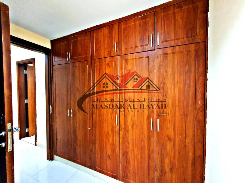 Upgraded Stunning 3bhk With Wardrobe Parking Balcony Prime location.. Near Park63812426647170113