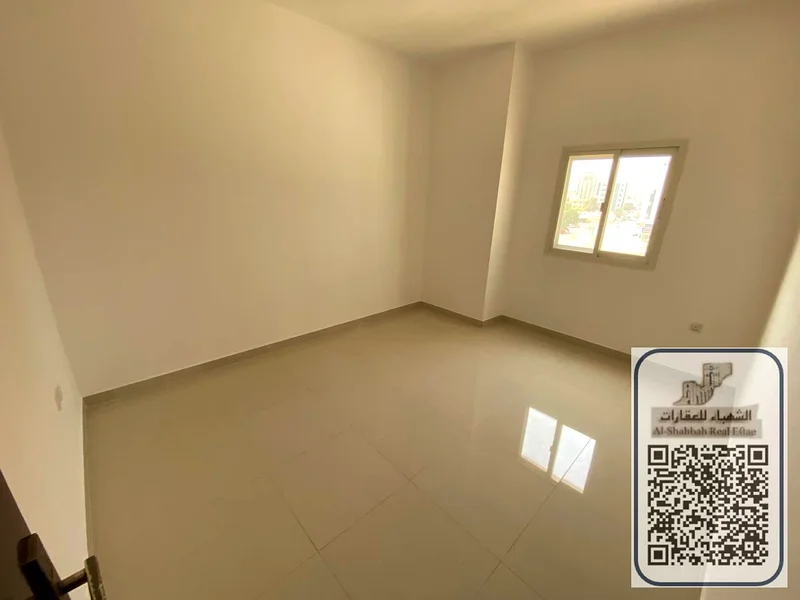 شقة متوسطة، غرفتا نوم وصالة مع شرفة تطل على المدينة، مع تكييف مركزي قوي، الصيانة على نفقة المالك63720598208001113