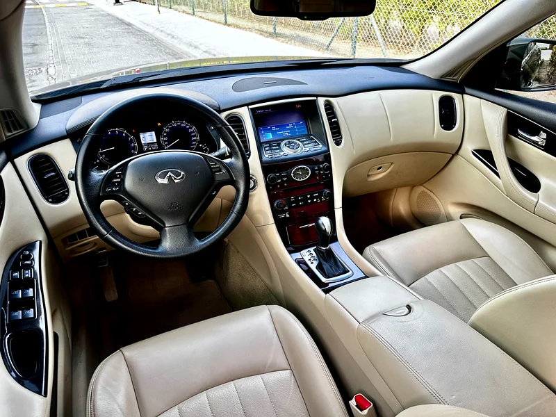 إنفيني QX50 - فاخر - مواصفات الخليج - قيادة منخفضة - تم صيانتها بالكامل - نظيف للغاية - بدون حوادث63612067588739114