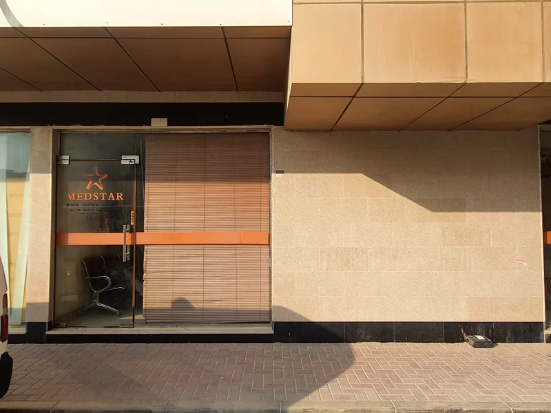OFFICE AVAILABLE FOR RENT READY POSITION GOOD FOR TRADING OFFICE ANY OFFICE FOR LICENCE ON GOUD FLOOR OPP AJMAN CUSTUM DEP NEAR AJMAN CORNICHE CLOSE T63623235591937114