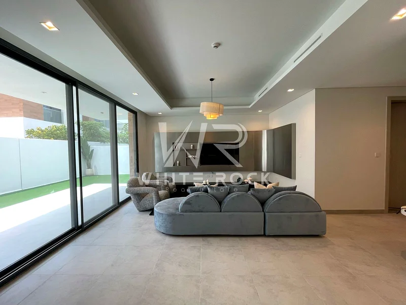 Luxury 5BR Villa | Fully Furnished & Upgraded63850529554563111