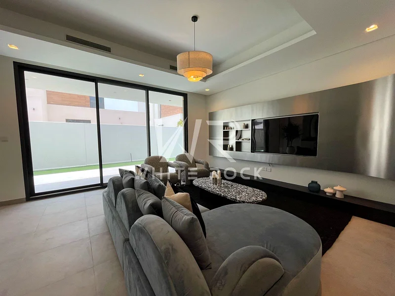 Luxury 5BR Villa | Fully Furnished & Upgraded63850529554563110