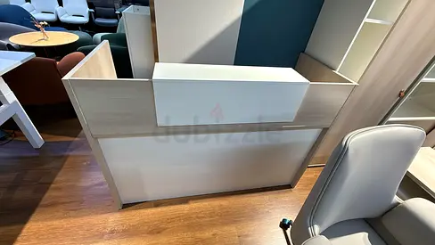 Modern Reception Desk for Stylish Office Layout 150 cm