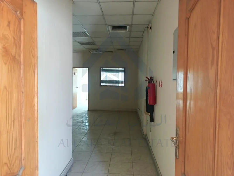 مكاتب جاهزة للإيجار على الشارع الرئيسي في المنطقة الصناعية الثانية | مطبخ + حمام + موقف سيارات63622816420866112