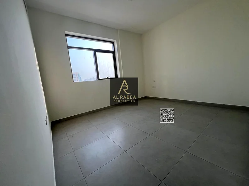 Good finishes and a clean building    Suitable for families seeking comfort and spaceSpacious living room    3 bathrooms    Large balcony    Built-in63712151616003113