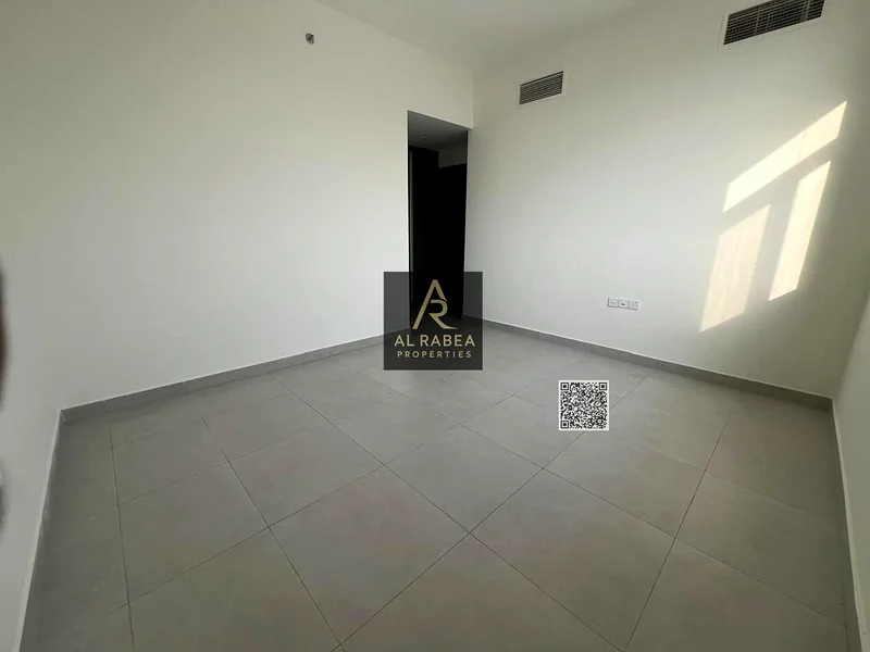 Good finishes and a clean building    Suitable for families seeking comfort and spaceSpacious living room    3 bathrooms    Large balcony    Built-in63712151616003114
