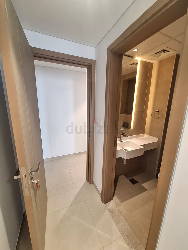 غرفة تنفيذية مع مطبخ وشرفة ملحقة63623901097601111