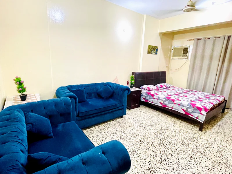 غرفة مفروشة بالكامل مع حمام منفصل للعائلة63624070288257111