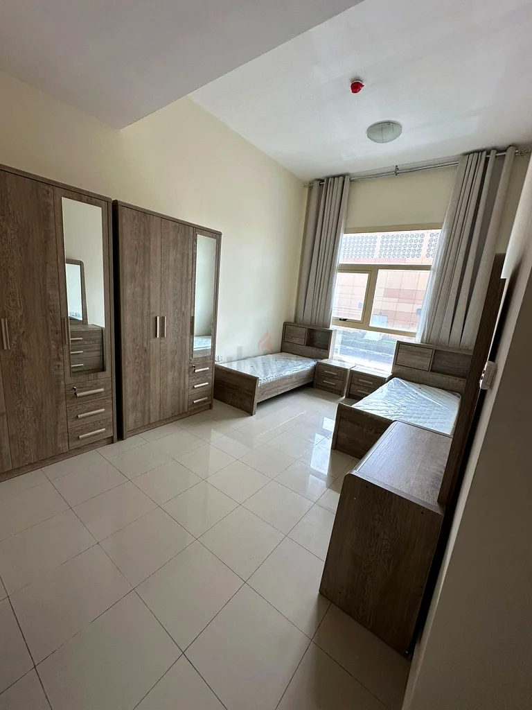 Flatmate (master room with attached bathroom)63624809700995112