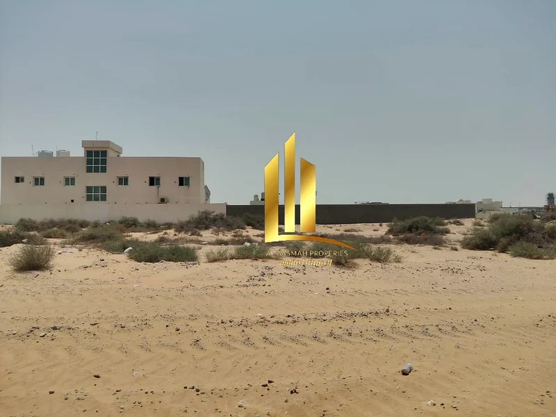 أرض صناعية للبيع في الشارقة، الصجعة، على شارع إسفلتي بعرض 36 متراً. الملكية مخصصة للمواطنين ومواطني دول الخليج فقط.63819316200578111