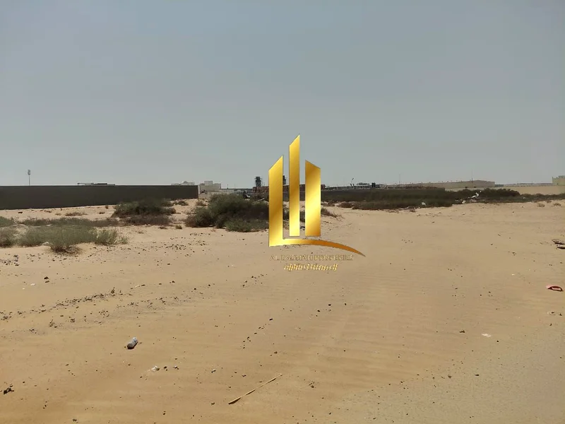 أرض صناعية للبيع في الشارقة، الصجعة، على شارع إسفلتي بعرض 36 متراً. الملكية مخصصة للمواطنين ومواطني دول الخليج فقط.63819316200578113