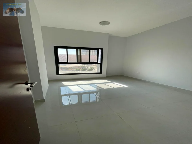 First tenant, two rooms and a hall with a balcony overlooking the main street, a large area for annual rent in Al Rawda 3 in Ajman63723377450883112