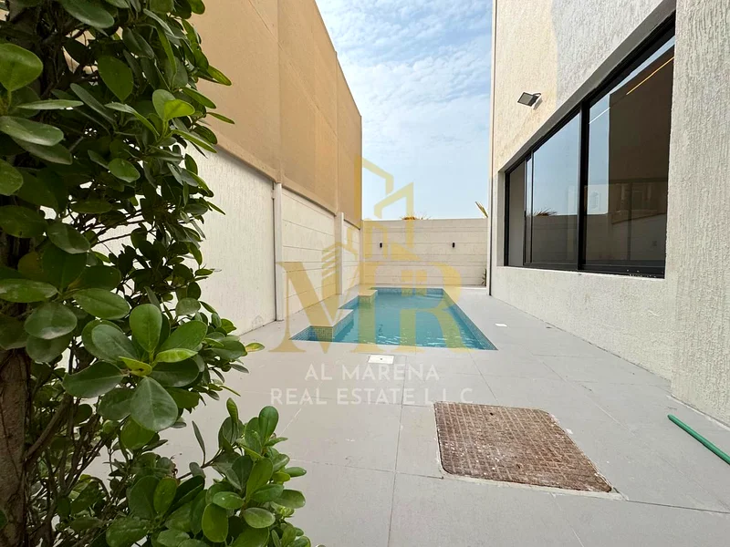 🏡 للبيع – فيلا فاخرة في الروضة 1 – عجمان | طابقان | 5 غرف نوم رئيسية | مجلس + قاعتي معيشة | مطبخ عصري | غرفة خادمة | مسبح خاص63877790759939111