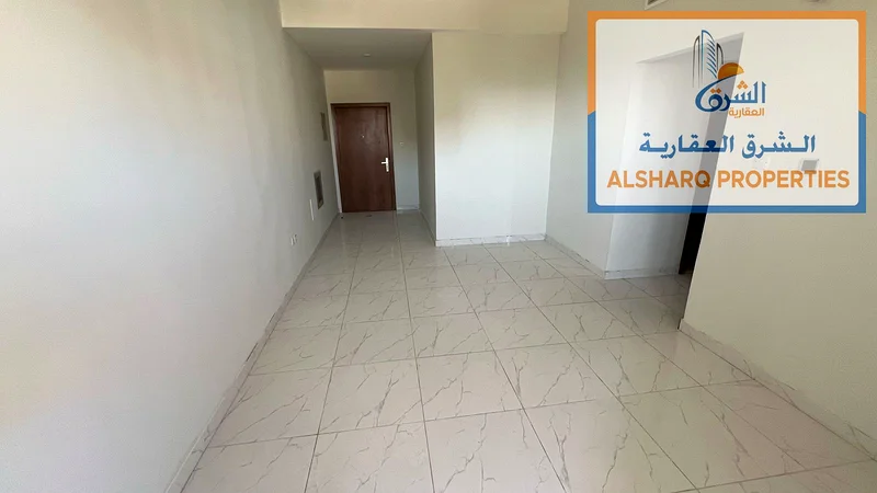 متاح الآن، الشقق الأكثر جمالاً، غرفة نوم واحدة وصالة، إيجار سنوي، تشطيب ممتاز جداً، موقع ممتاز، مع خزائن مدمجة63709403025283112