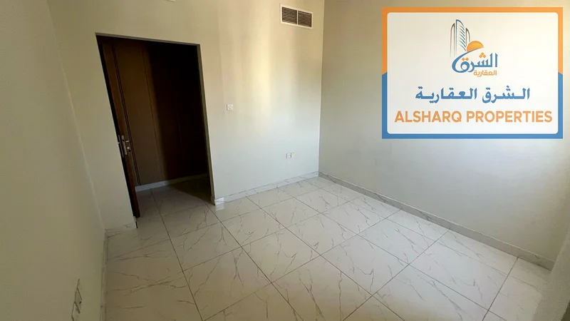 متاح الآن، الشقق الأكثر جمالاً، غرفة نوم واحدة وصالة، إيجار سنوي، تشطيب ممتاز جداً، موقع ممتاز، مع خزائن مدمجة63709403025283113