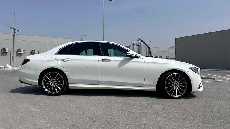 MERCEDES E300 IMMACULATE CONDITION63612056109443113