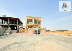 Villa for sale with electricity and water, five master bedrooms, a hall, a large setback in front of