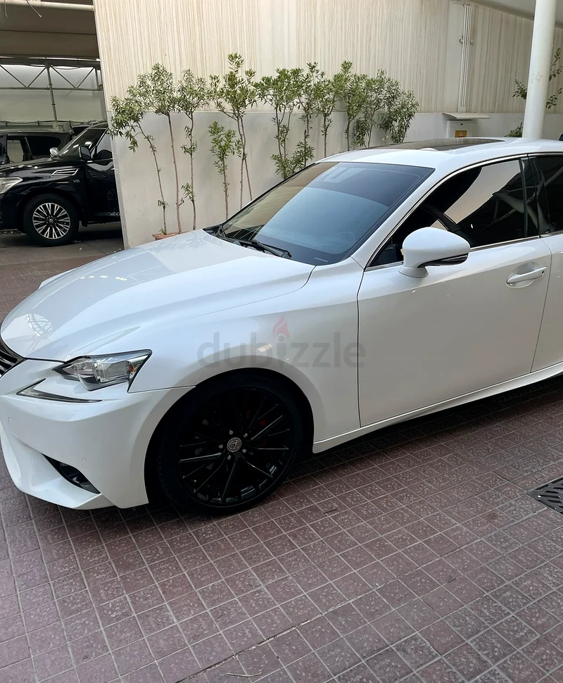 Lexus IS 250 2015 GCC | Platinum | White Exterior | 161K KM63612074271107111