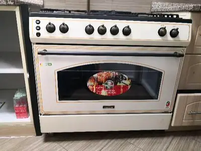 Classic Gas Range - Perfect for Your Kitchen